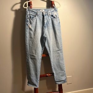 High waisted with a coolness relaxed fit jeans by JBD.